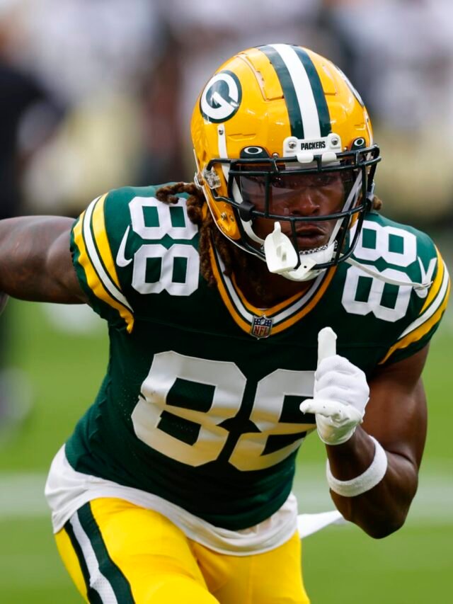 Jordan Love replaces Aaron Rodgers at QB vs. Eagles