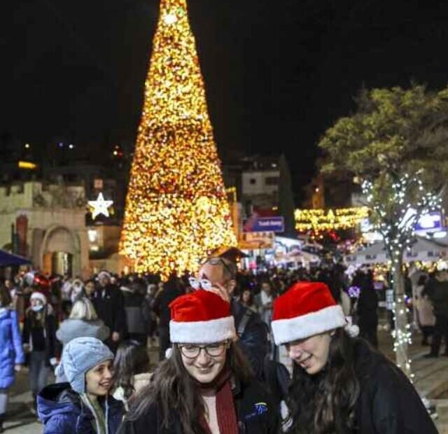 christmas vacations, Best christmas vacations, best christmas vacations for families, best christmas vacations usa, best christmas vacations in the usa, family christmas vacations, Best Christmas Destinations, Where to Go for Christmas Vacations, Best New Year Parties in USA, best new year parties in europe, Which country is best for New Year's Eve?, Where is the biggest New Year's Eve party?