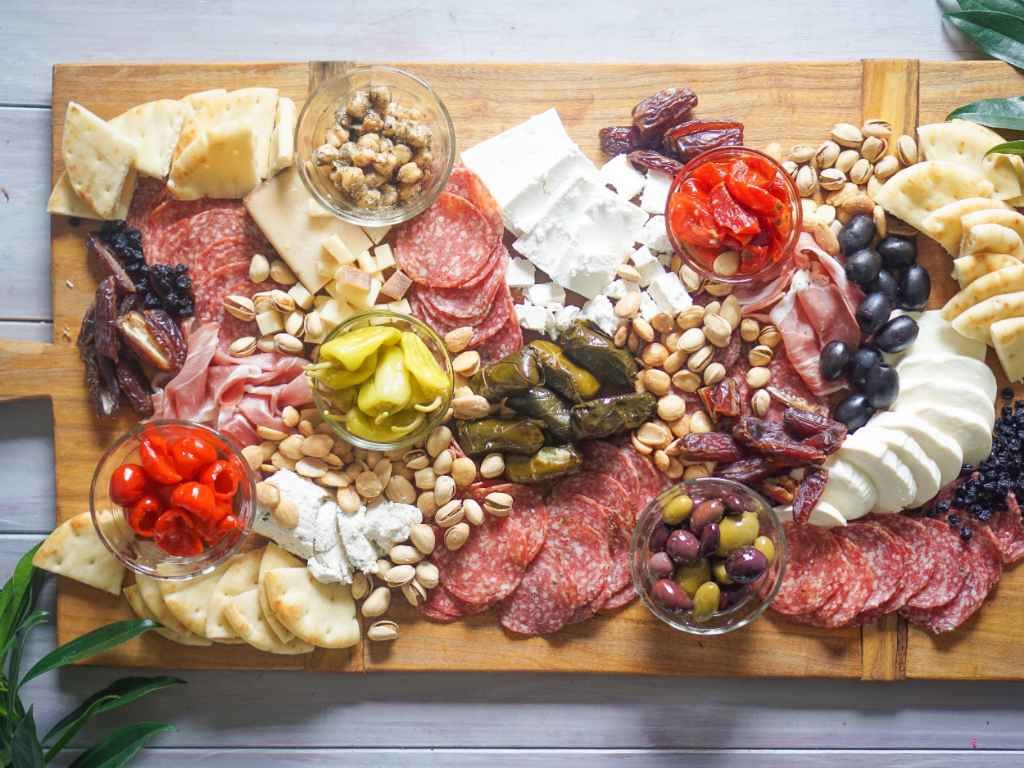 Delectable Summerfest food: A mouthwatering spread of festival favorites including juicy burgers, grilled corn on the cob, loaded nachos, and refreshing ice cream treats.